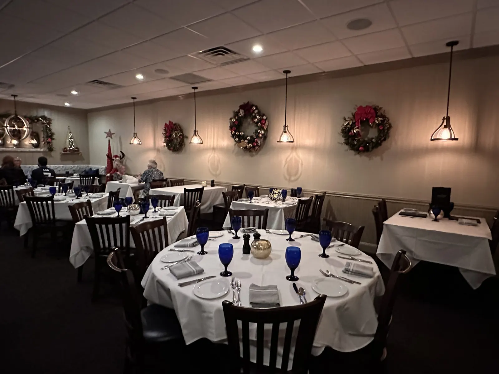 Round tables in the dining room